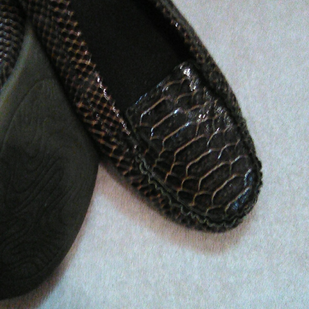 Shoes - Picture 4 of 6